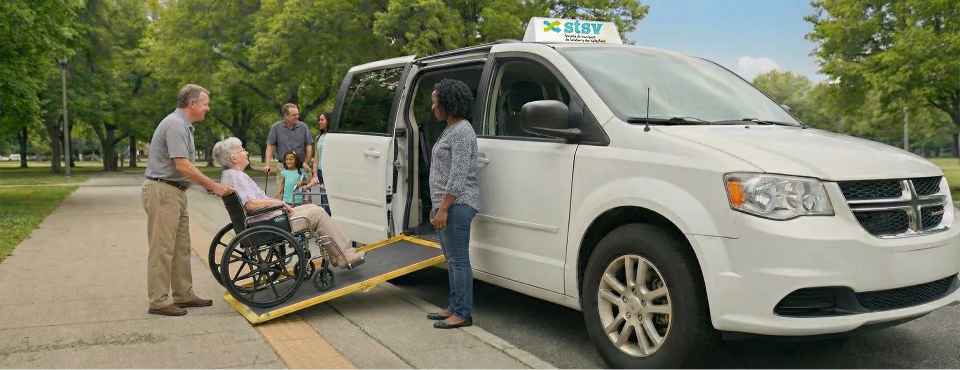 Véhicule de transport adapté de la STSV